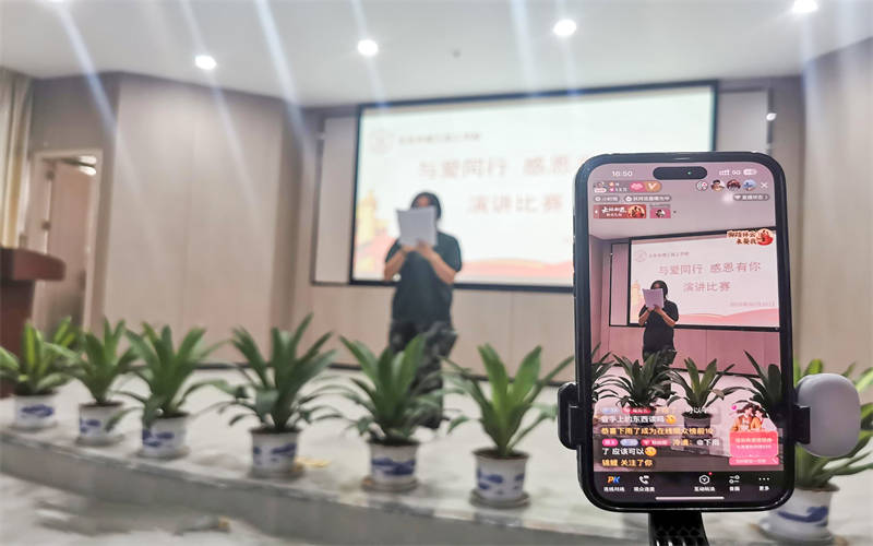 以青春之聲，解構(gòu)感恩的多元表達(dá)—我校舉辦主
